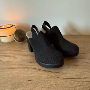 Black Textured Heeled Clogs, size 8